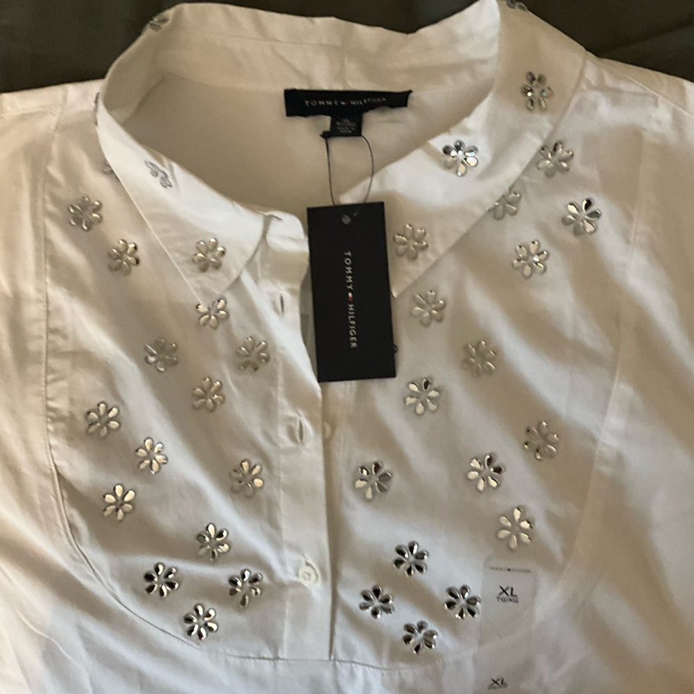 *****SALE*****Tommy Hilfiger White Pull-over with top buttons - Picture 4 of 6